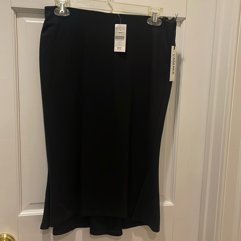 NWT Black Barney’s New York L’Agence skirt. Subtle flair. Quality, Classy, Cute!